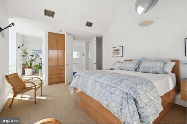 Building Photo - 4527 Q Pl NW