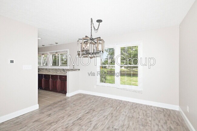 Building Photo - 9224 Oak Knoll Ln
