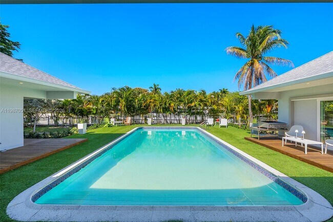 Building Photo - 424 Alamanda Dr