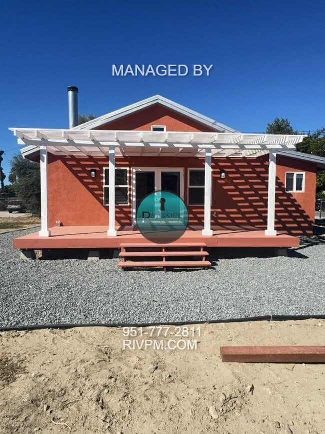 Building Photo - Charming Jurupa Valley home on a spacious lot with RV parking!