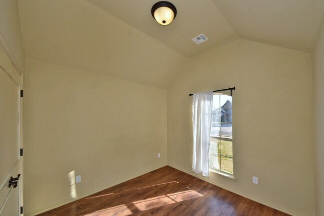 Building Photo - Amazing Home - 3 bed 2 bath - Edmond Schools