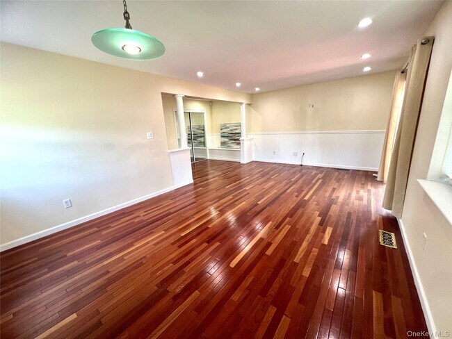 Building Photo - 60 Peach Pl