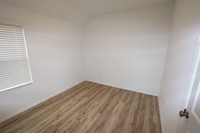 Building Photo - 24030 Steep Climb Dr