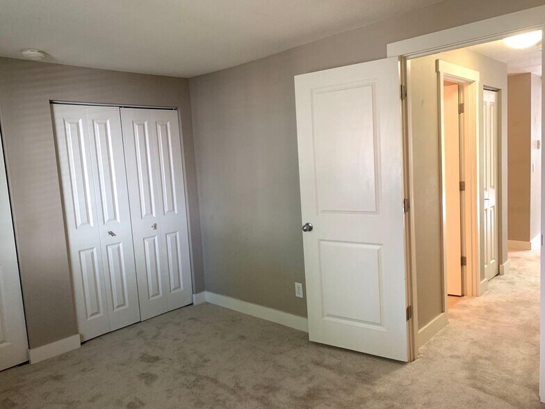 Building Photo - 15819 NE Leary Way