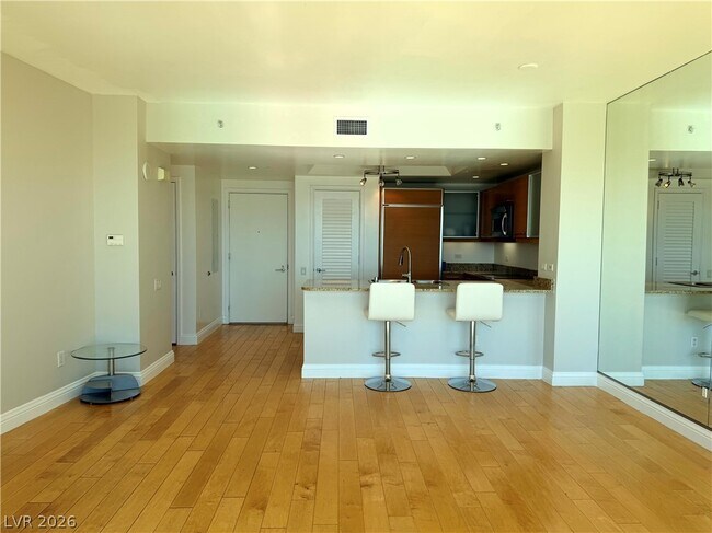 Building Photo - 322 Karen Ave