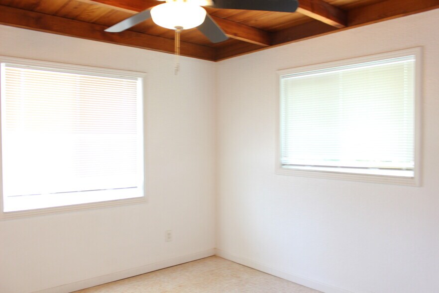 Building Photo - 1215 N Atlantic Ave