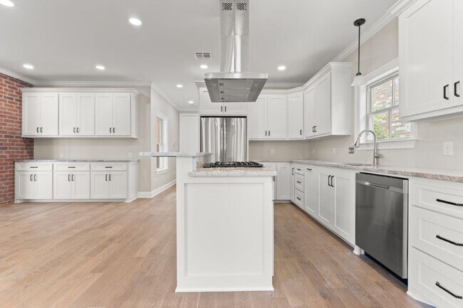 Building Photo - 4150 Primrose Dr