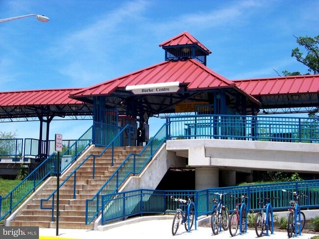 Building Photo - 6054 Old Landing Way