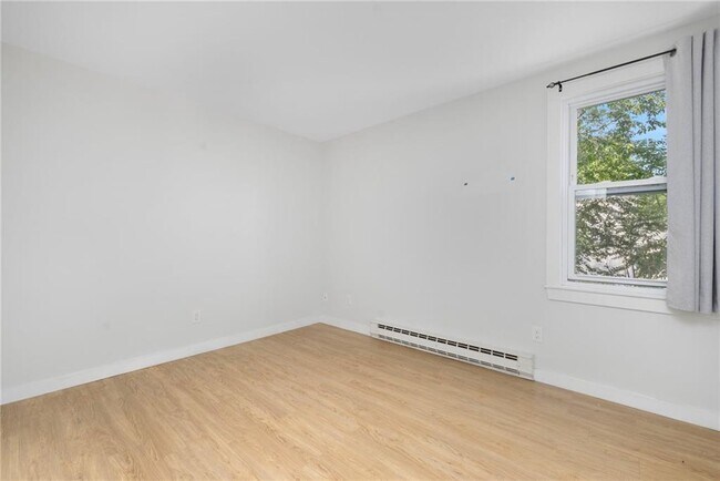 Building Photo - 5 Pleasant St