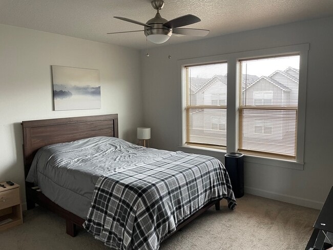 Building Photo - THREE BEDROOM TOWN HOME IN WOODLAND