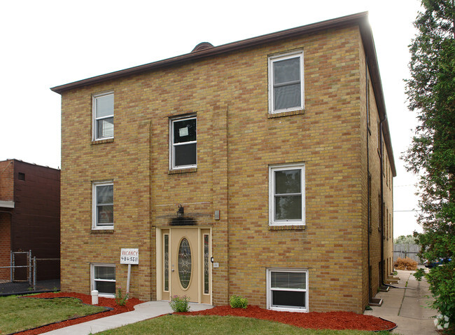 Primary Photo - 1668 Hamline Ave N