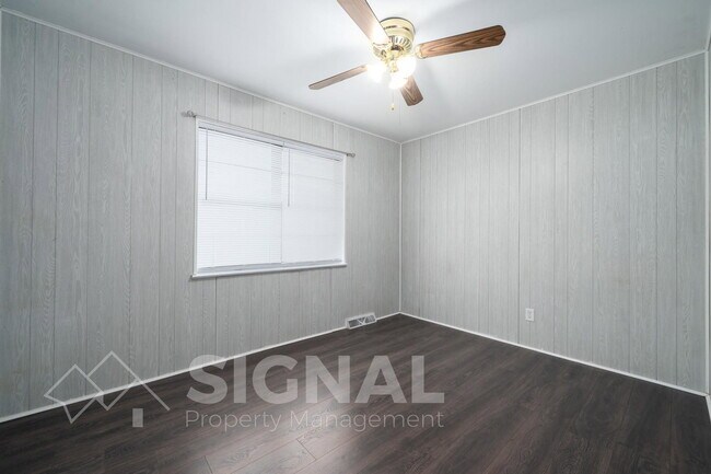 Building Photo - 2425 Circle Dr