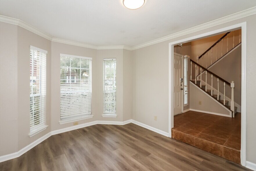 Building Photo - 15815 Spruce River Ct