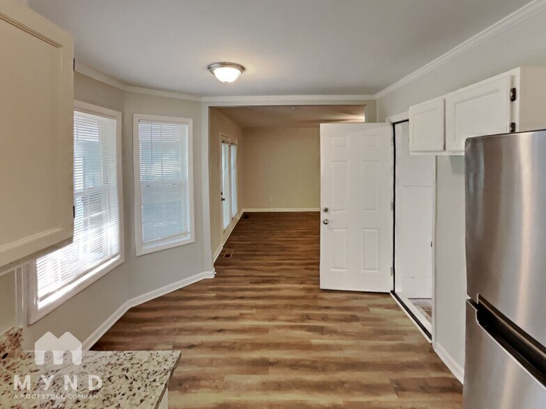 Building Photo - 5406 S New Hope Rd