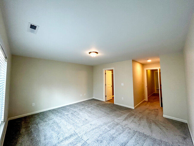 Building Photo - 9291 Candytuft Dr SE