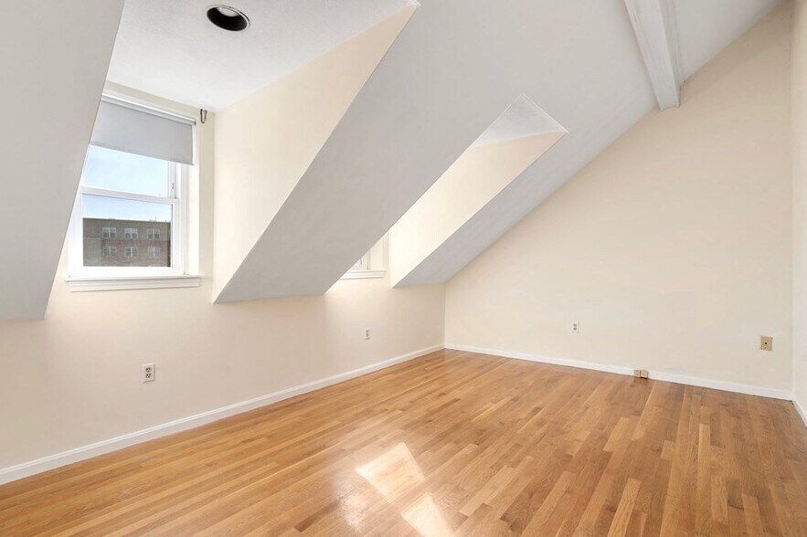 Building Photo - 33 Essex St