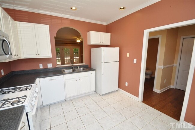 Building Photo - 2222 Trailwood Valley Cir