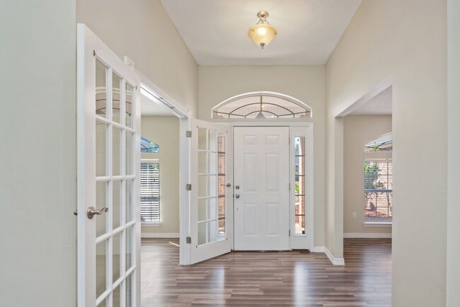 Building Photo - 4 bedroom 2 bathroom