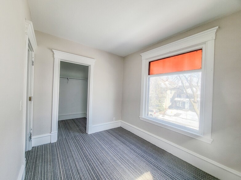 Building Photo - 644 Van Buren St NE