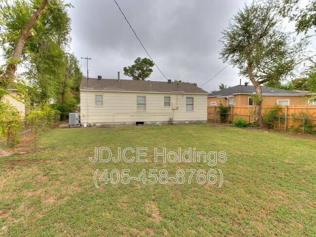 Building Photo - 901 Stansell Dr