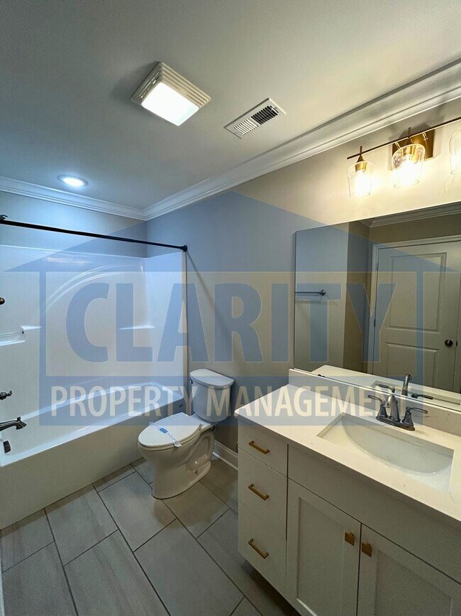 Building Photo - Modern two bedroom townhome!