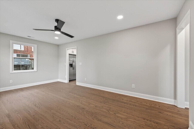 Building Photo - 221 Clearview Dr
