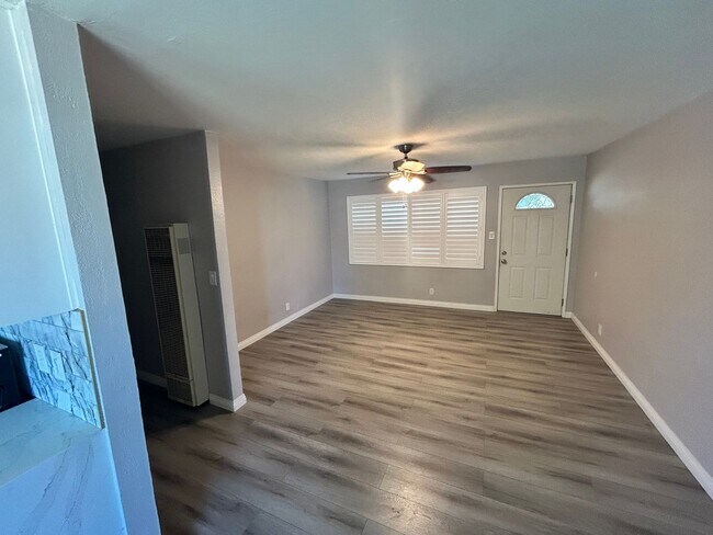 Building Photo - 3 Bedroom/1 Full Remodeled Bath Stockton Ca