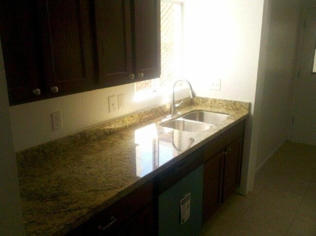 Building Photo - 3 bedroom in PHOENIX AZ 85020