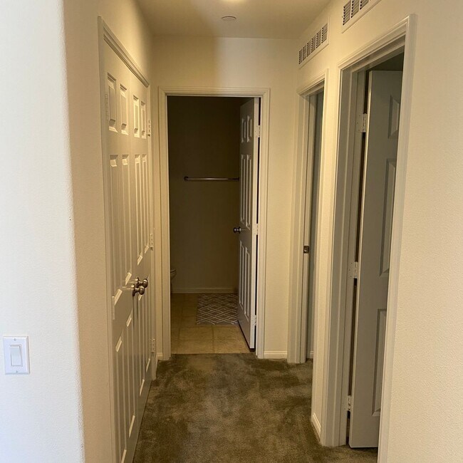 Building Photo - NEWER 4 BEDROOM VICTORVILLE HOME