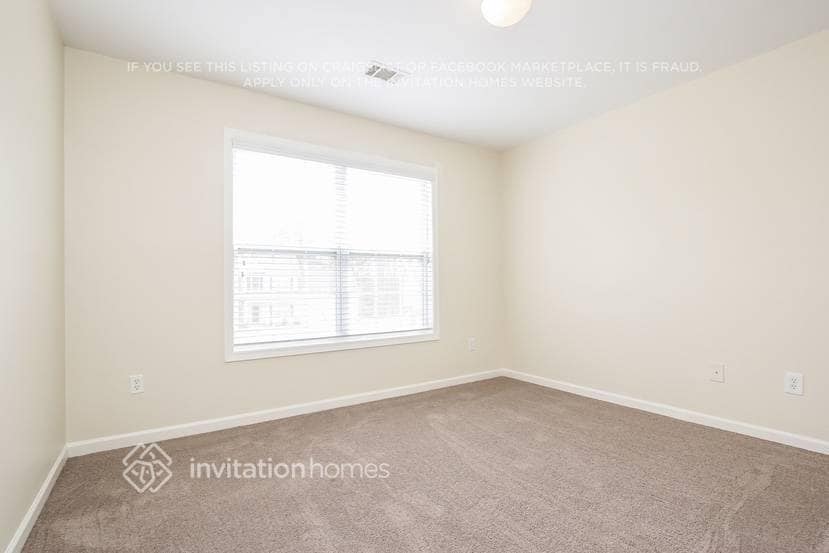 Building Photo - 372 Kyles Cir