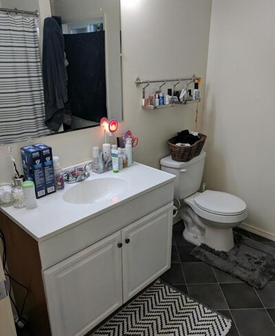 Building Photo - 1825 C Pl SE