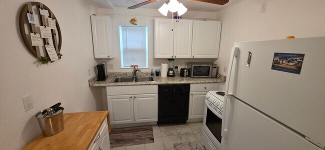 Building Photo - 1915 Avenue O 1/2