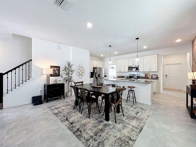 Building Photo - Like-New, Move-In Ready Gem in Kelly Park Area of Apopka