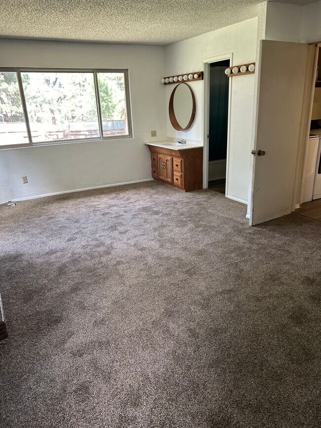 Building Photo - 3886 Canyon Loop