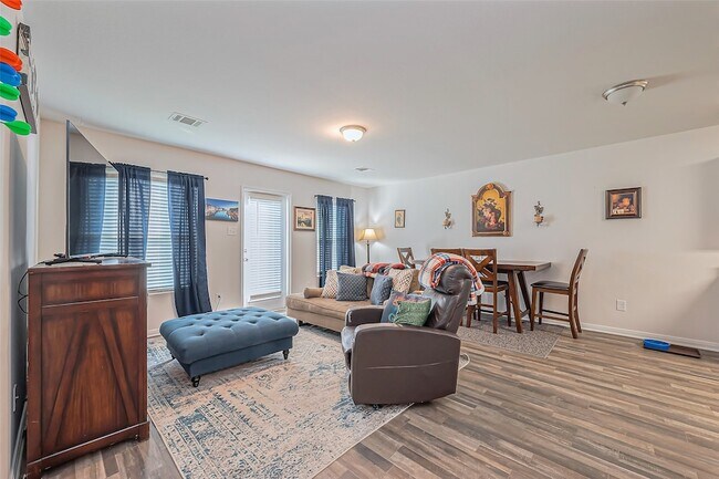 Building Photo - 15708 Del Norte Dr