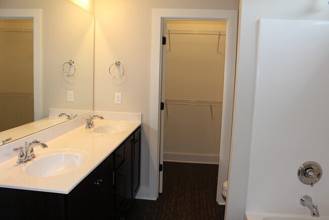 Building Photo - Chestnut Floorplan- leasefairin.com