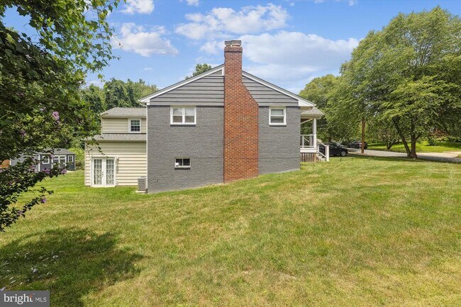 Building Photo - 3234 Dye Dr