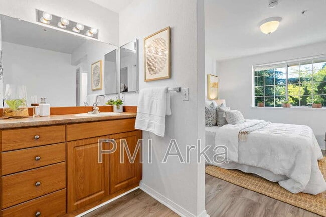 Building Photo - 19230 Forest Park Dr NE