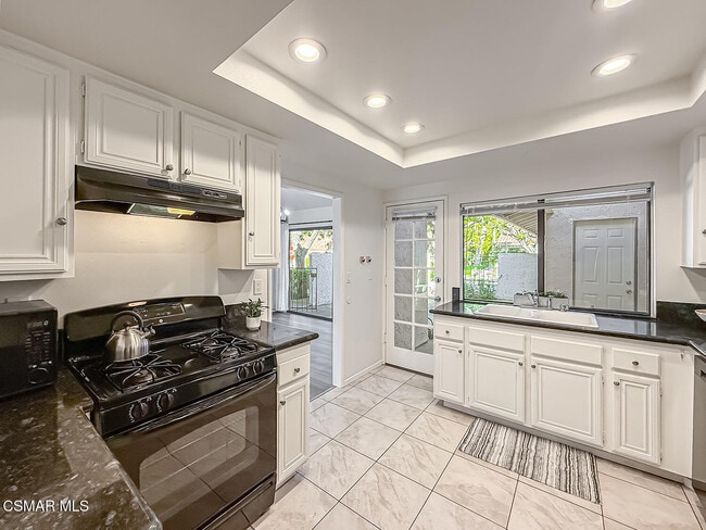 Building Photo - 655 Arroyo Oaks Dr