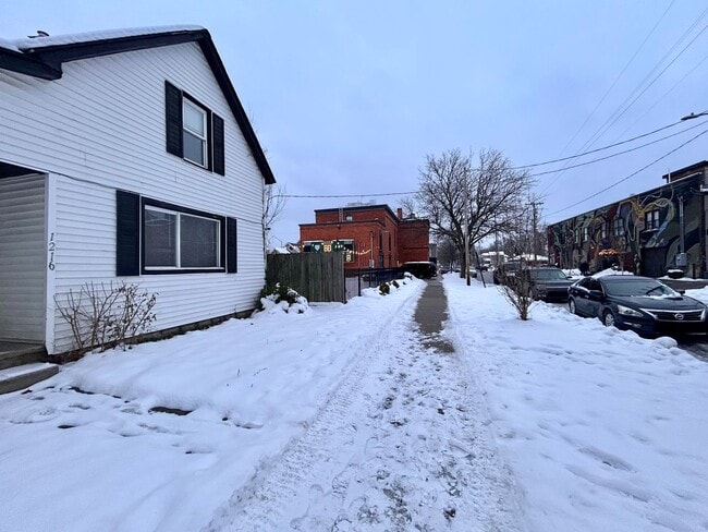 Building Photo - Four Bedroom Home in Northwest Grand Rapids - Rent Special!