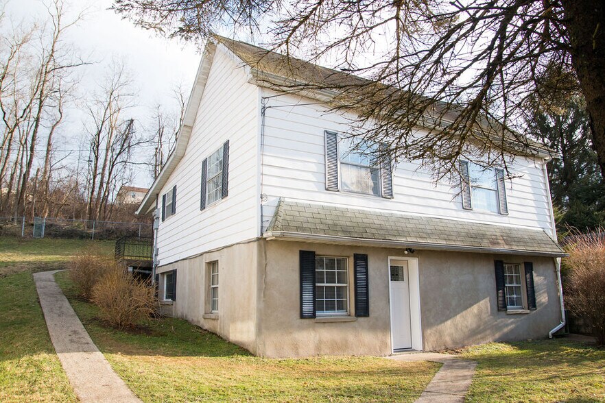 Building Photo - 801 Diamond Ct