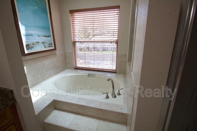 Building Photo - 1817 Laurence Ct