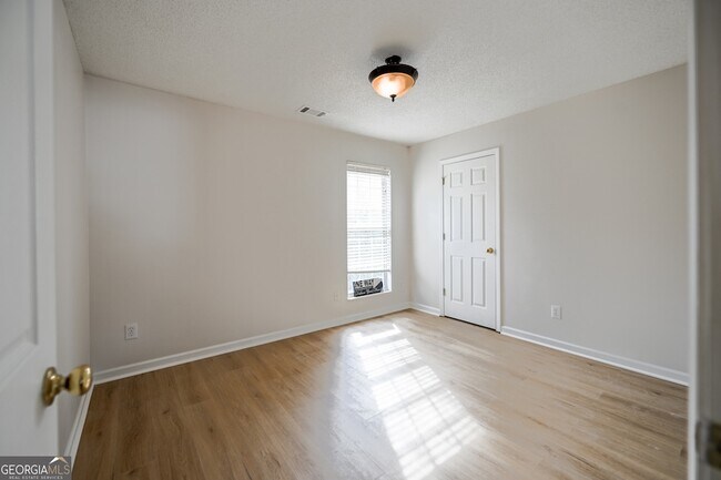 Building Photo - 1570 Swan Valley Ct