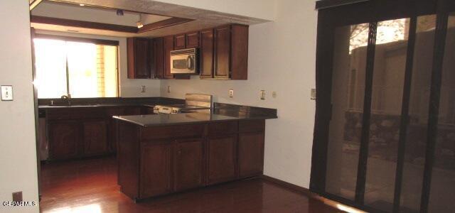 Building Photo - 5849 Mira Serena Dr