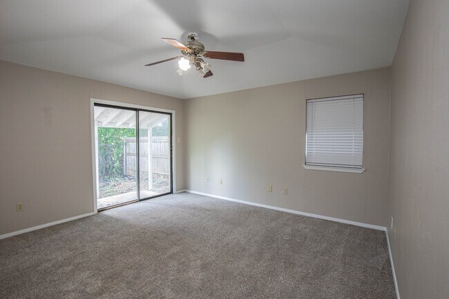 Building Photo - 8805 Woodway Dr
