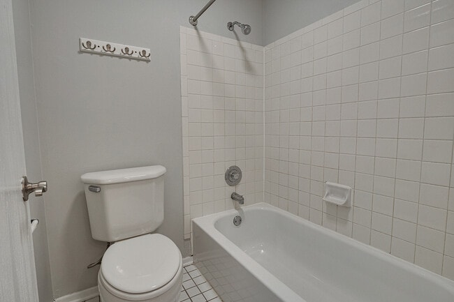 Building Photo - 972 Mallard Cir