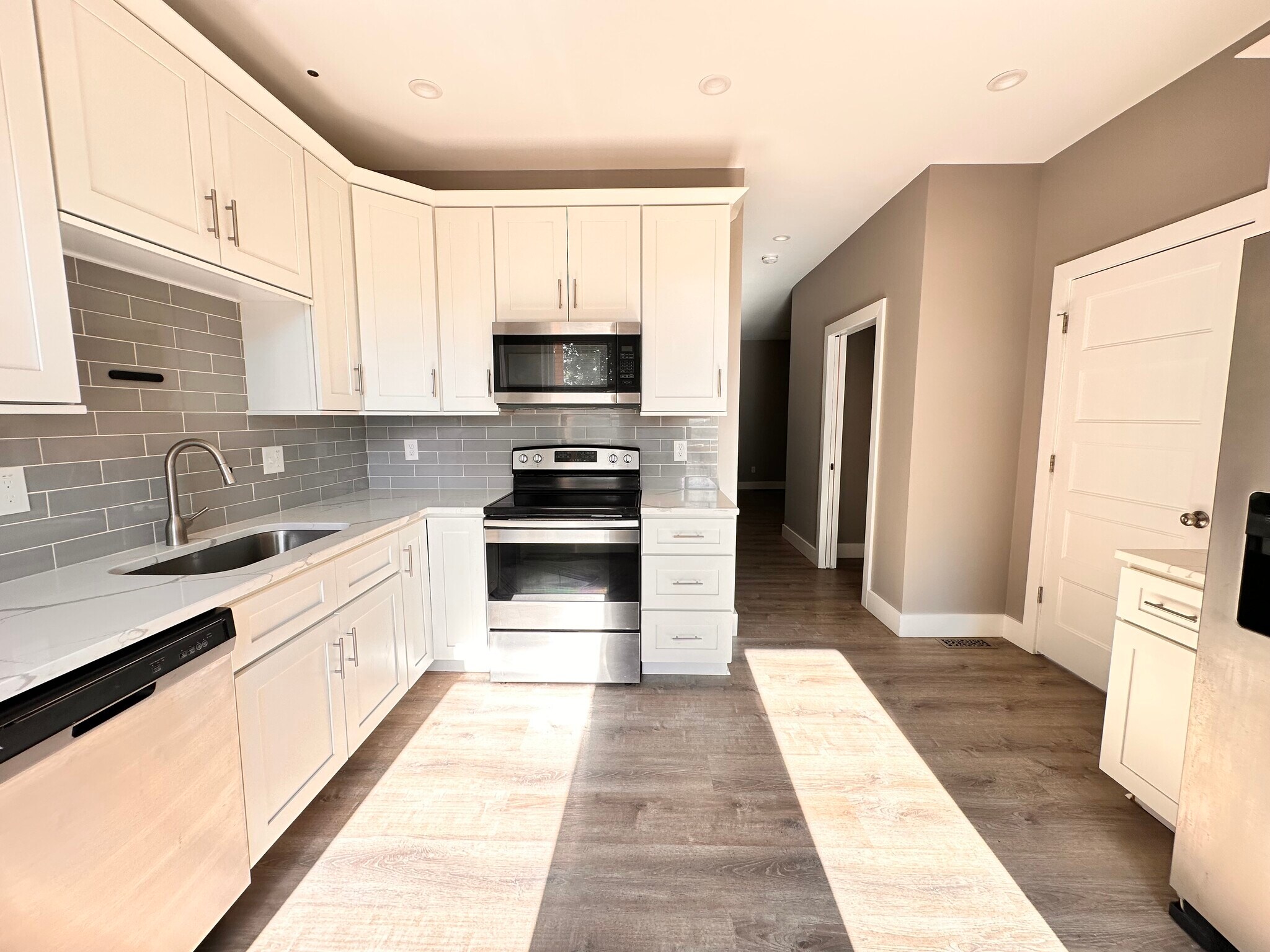 Building Photo - 3133 Lackland Ave