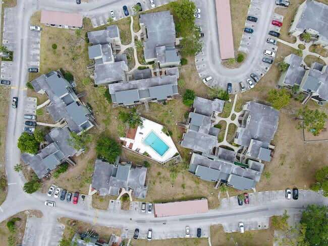 Building Photo - "Cozy 1-Bedroom Gem with Elegant Hardwood ...