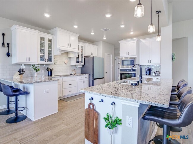 Building Photo - 1701 Meadow Crest