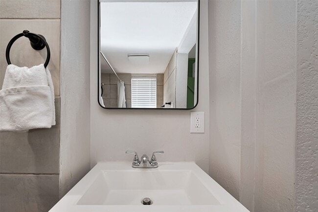 Building Photo - 5114 Grantwood St